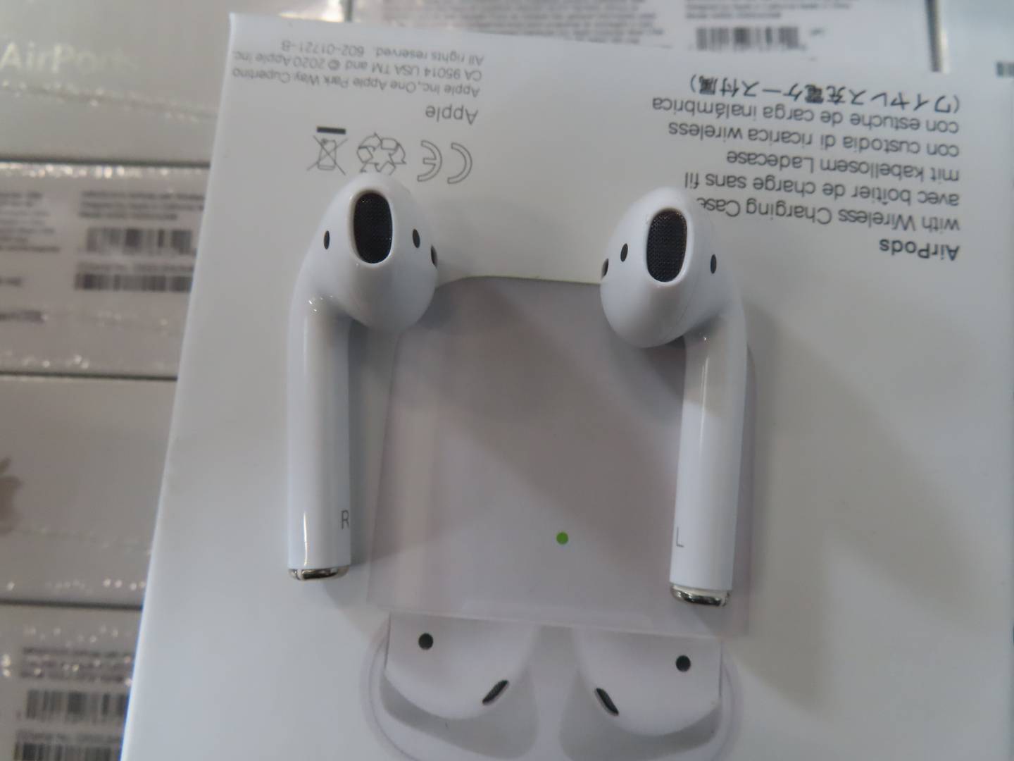 Контрафактные наушники