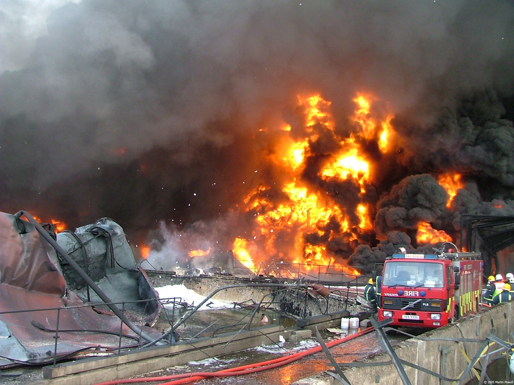 Пожар на нефтехранилище