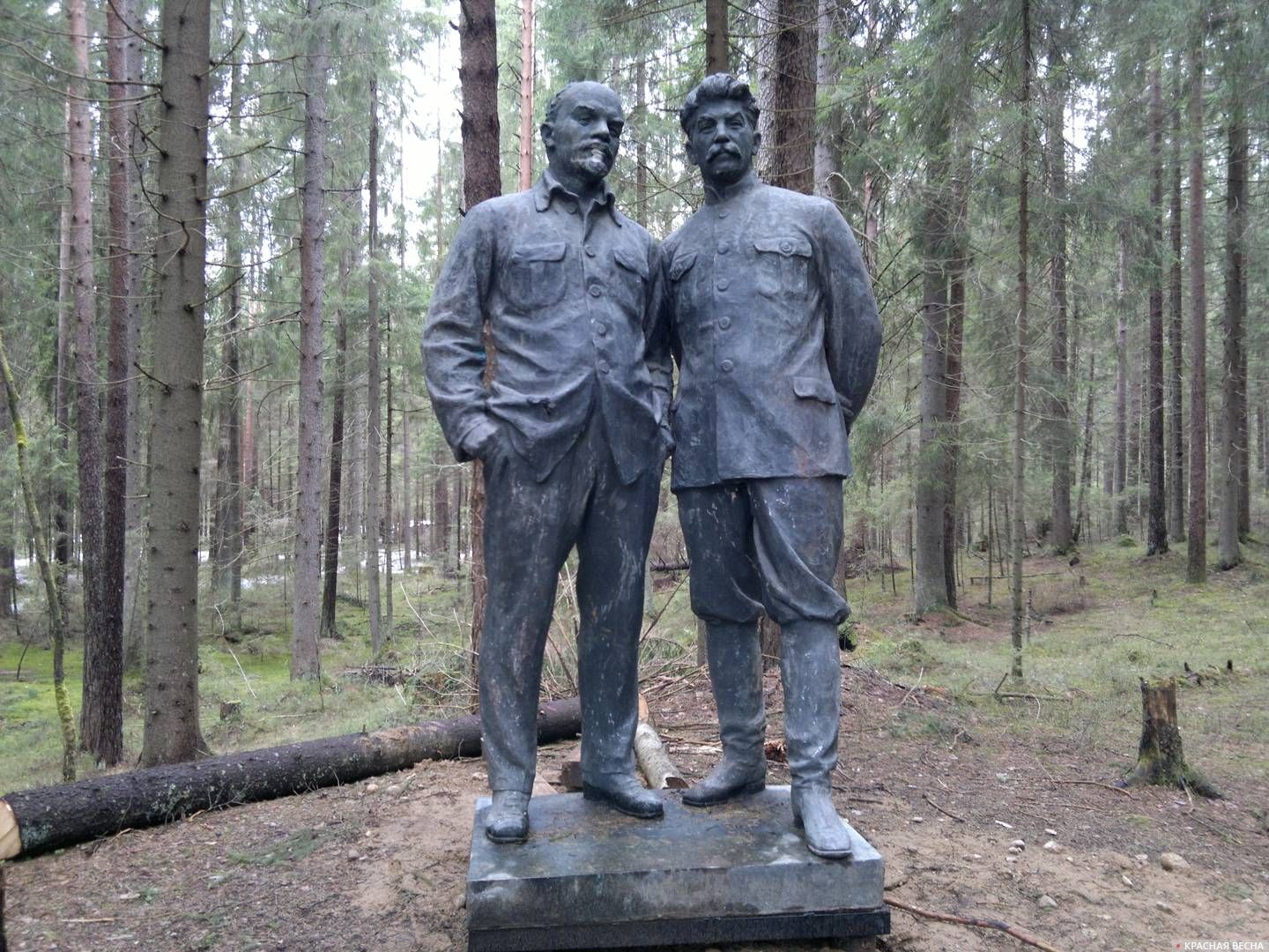 Скульптурная группа «Ленин и Сталин в Горках»