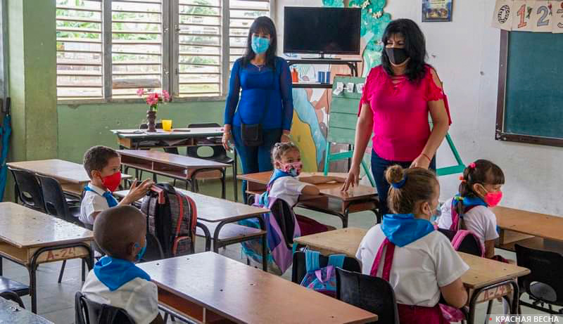 Первые очные занятия кубинской школы в маленьком городке провинции Пинар-дель-Рио 15 ноября 2021 г.