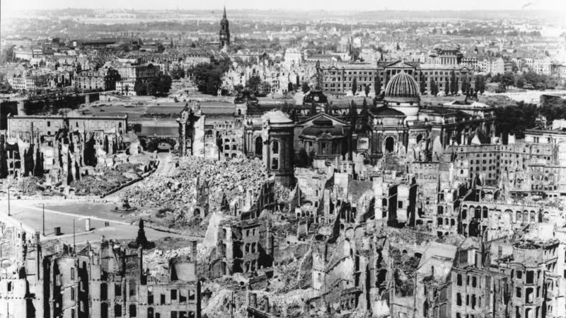 Дрезден после англо-американских бомбардировок