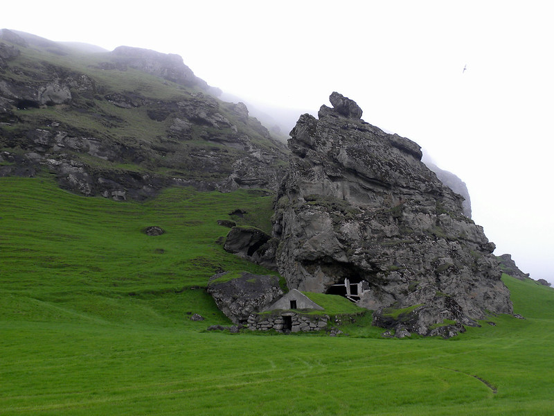 Рукотворная пещера Рутура. Исландия