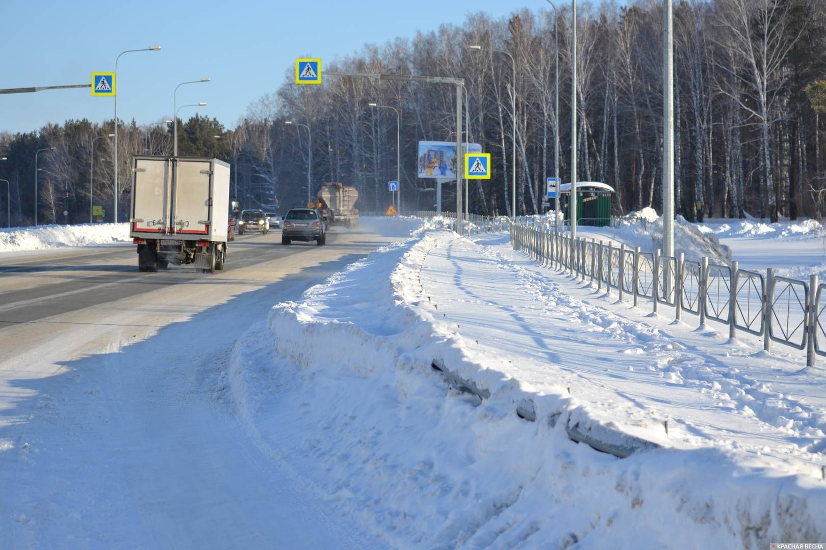 Заваленный снегом тротуар в Барышево