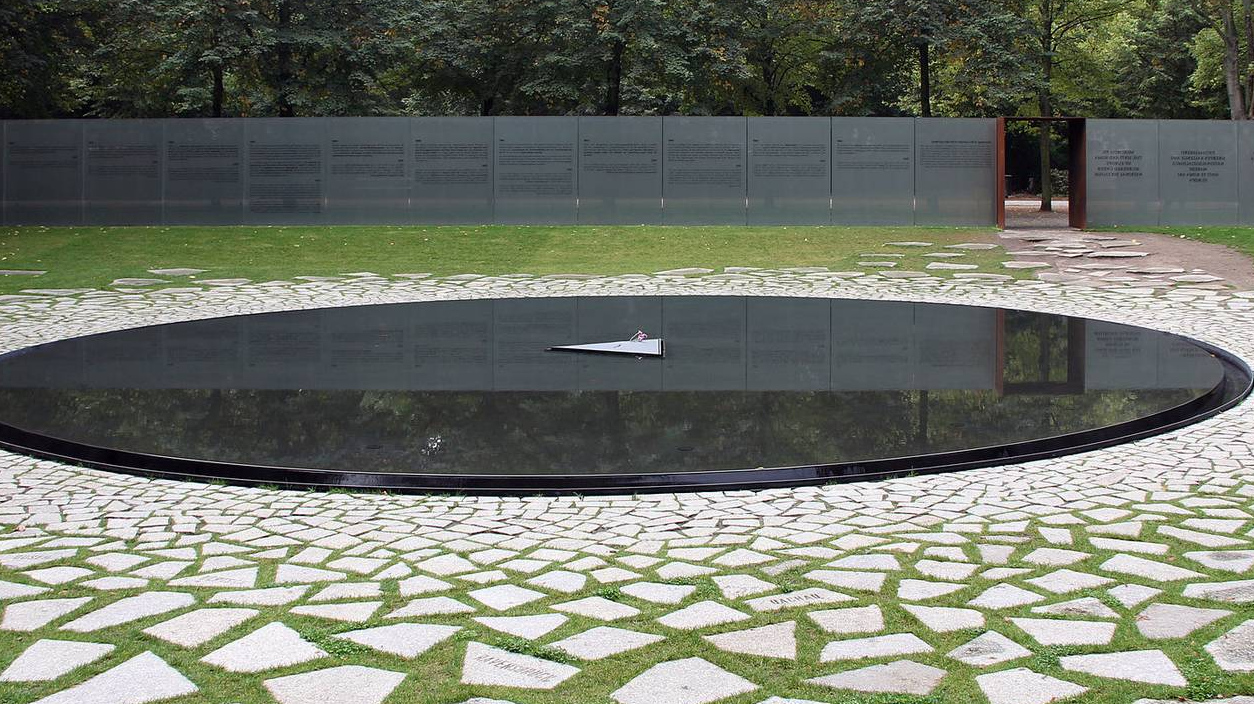 Мемориал жертвам геноцида цыган. Берлин