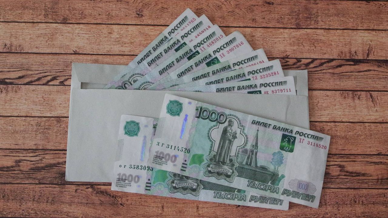 Деньги в конверте фото