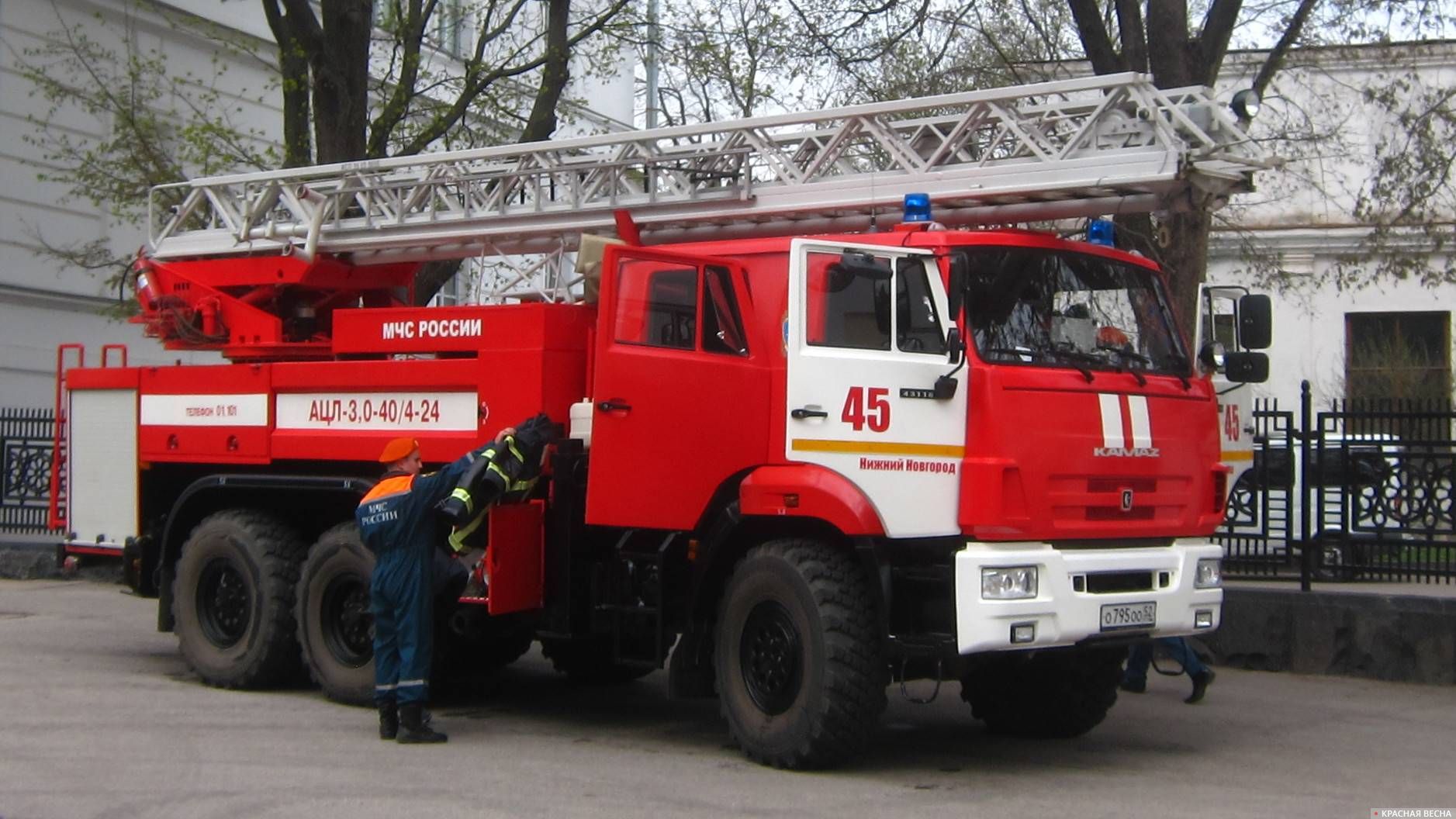 Автоцистерна пожарная с лестницей АЦЛ-3.0-40_4-24