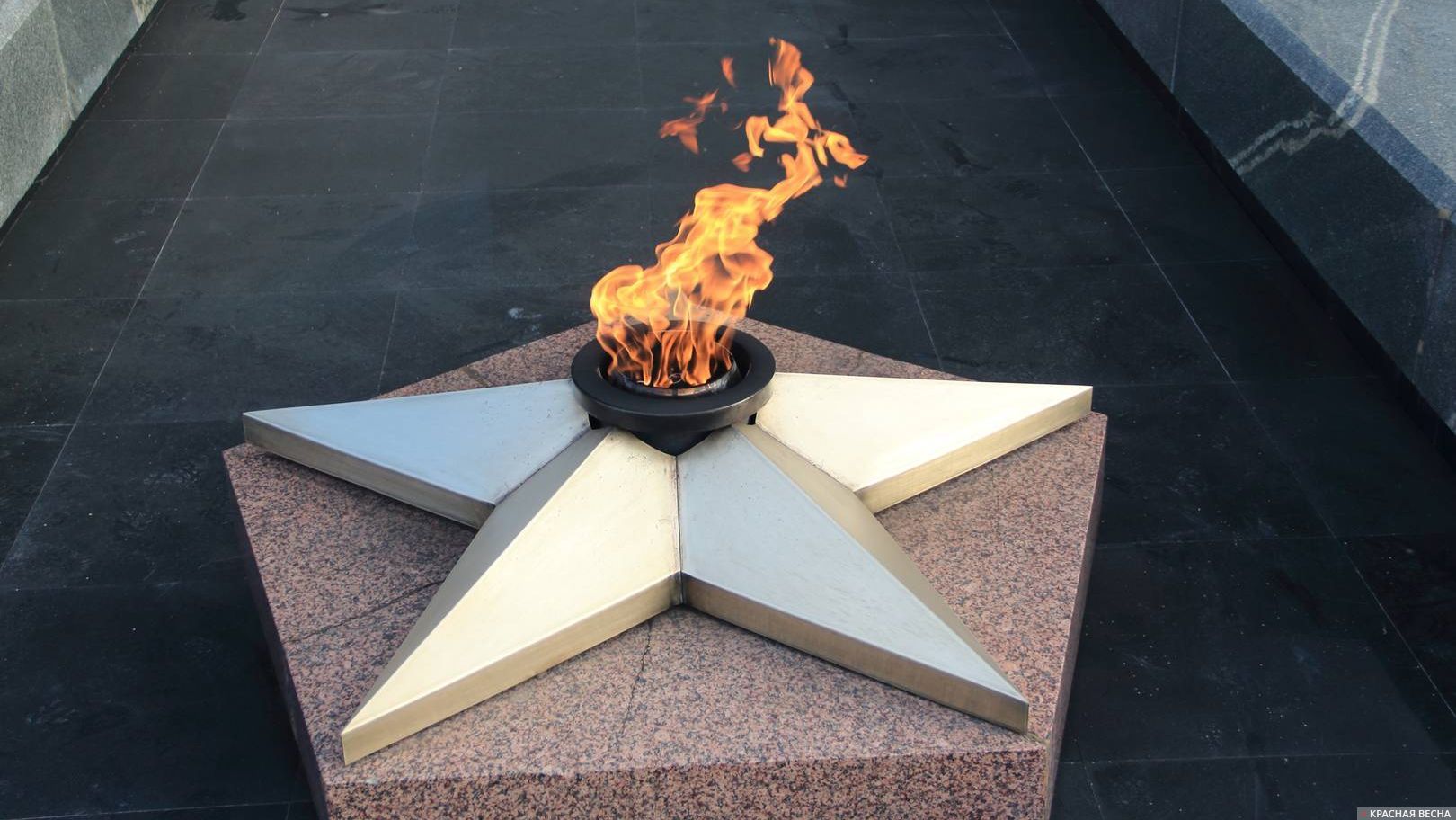 В Москве временно перенесут пламя Вечного огня