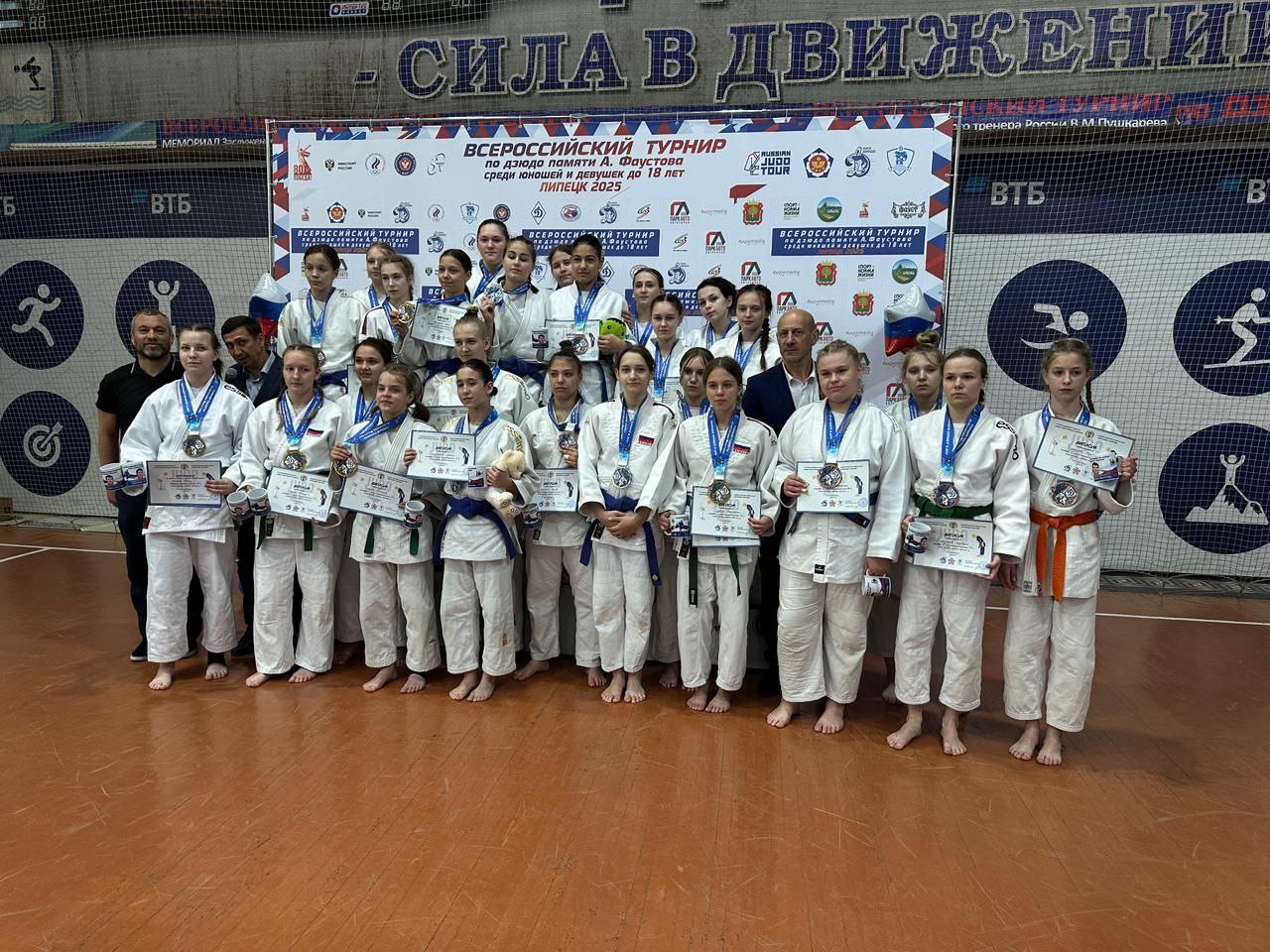 Победители и призеры соревнований среди девушек. Липецк. 17 мая 2025