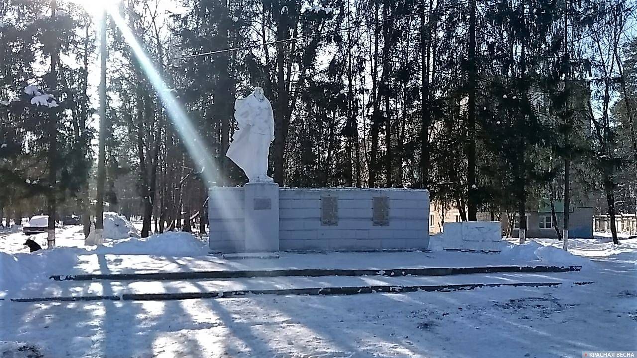 Памятник воинам погибшим в Великой Отечественной Войне. Территория бывшего военного городка. Калуга