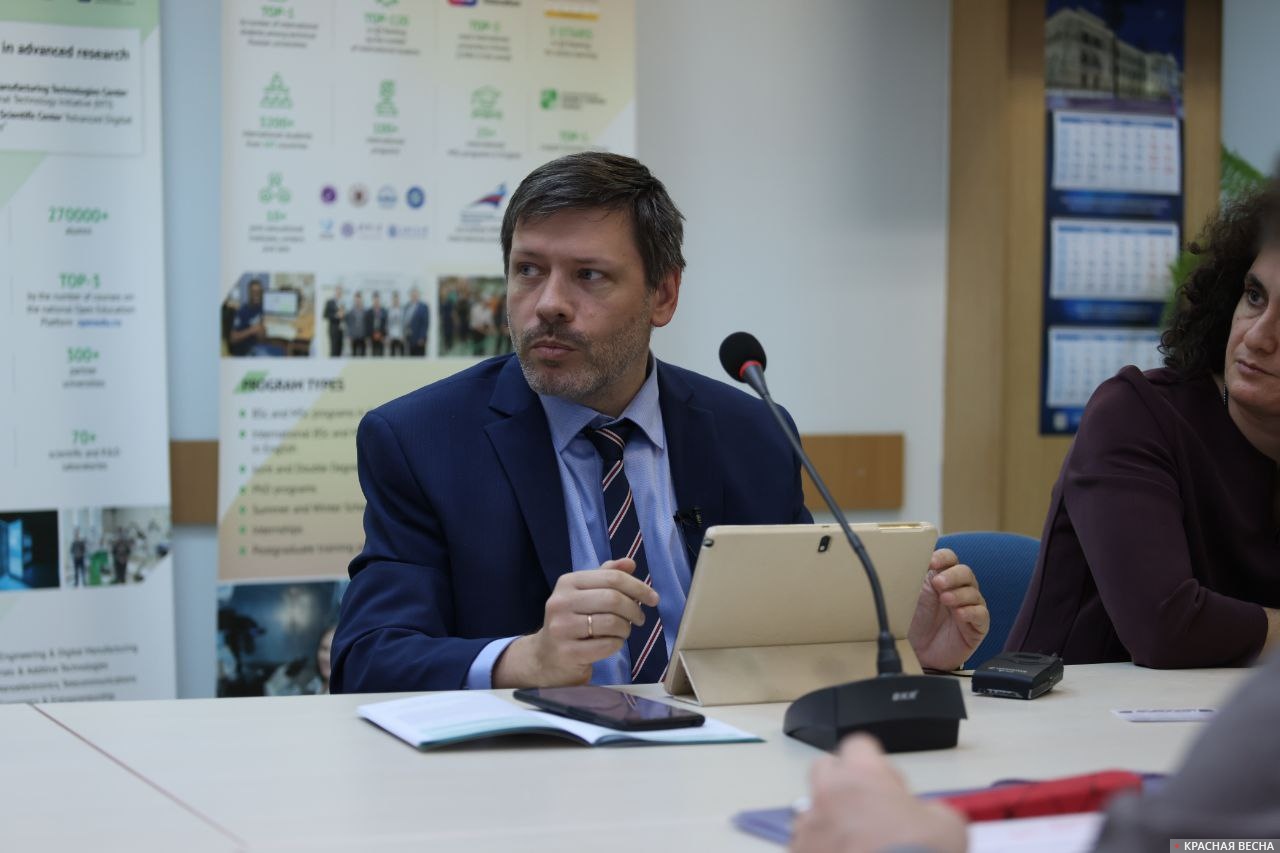 Педагог Павел Расинский