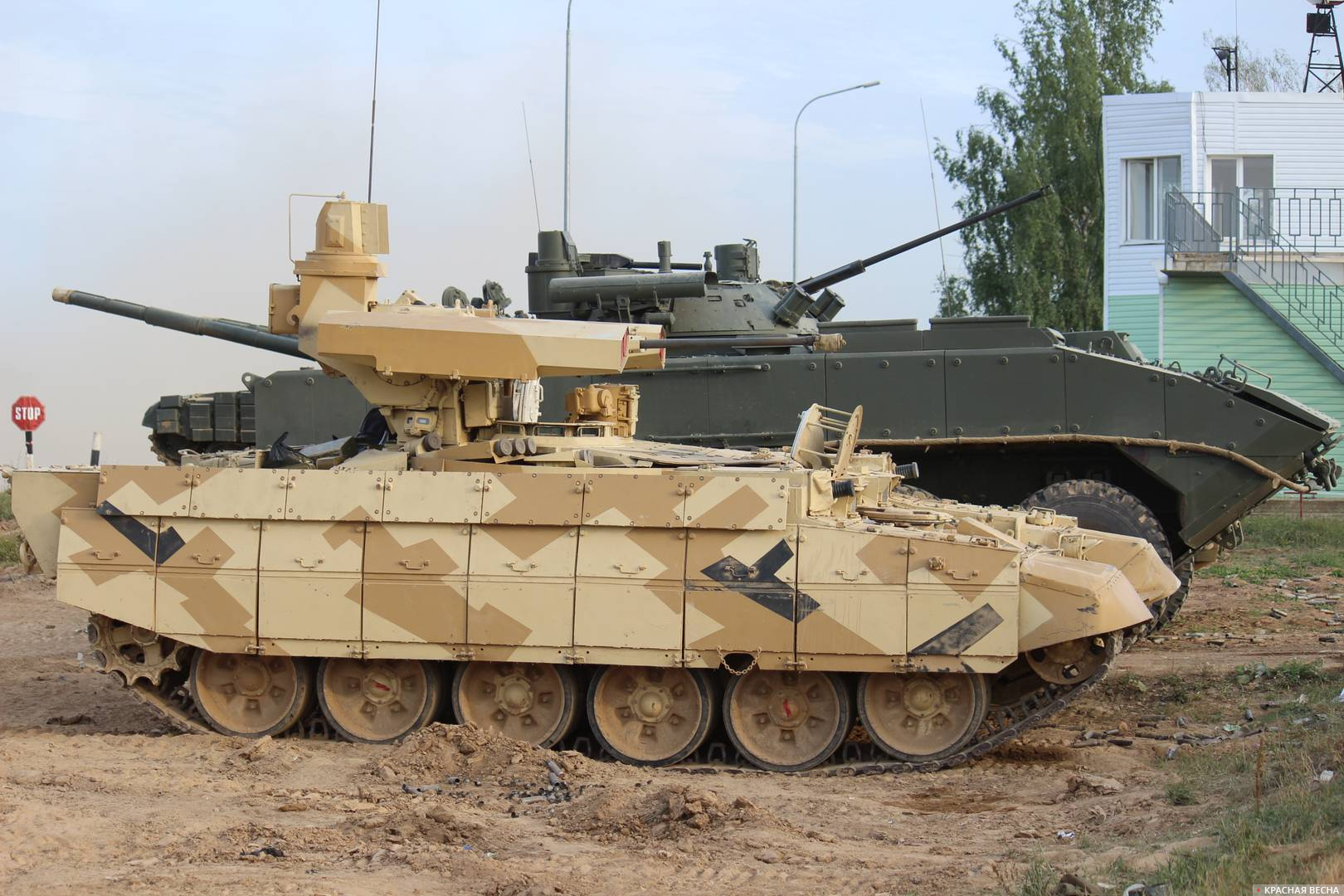Боевая машина поддержки танков БМПТ Терминатор после динамического показа