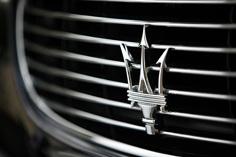 Эмблема Maserati