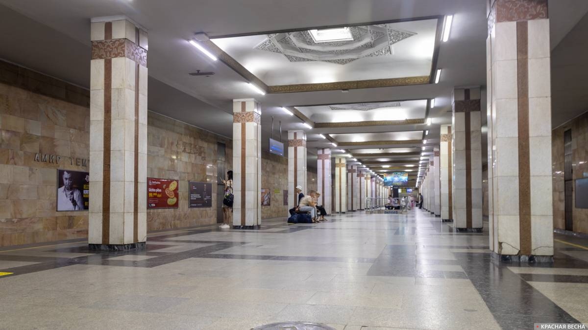 Станция метро Октябрьской Революции (Амир Темур Хиёбони)