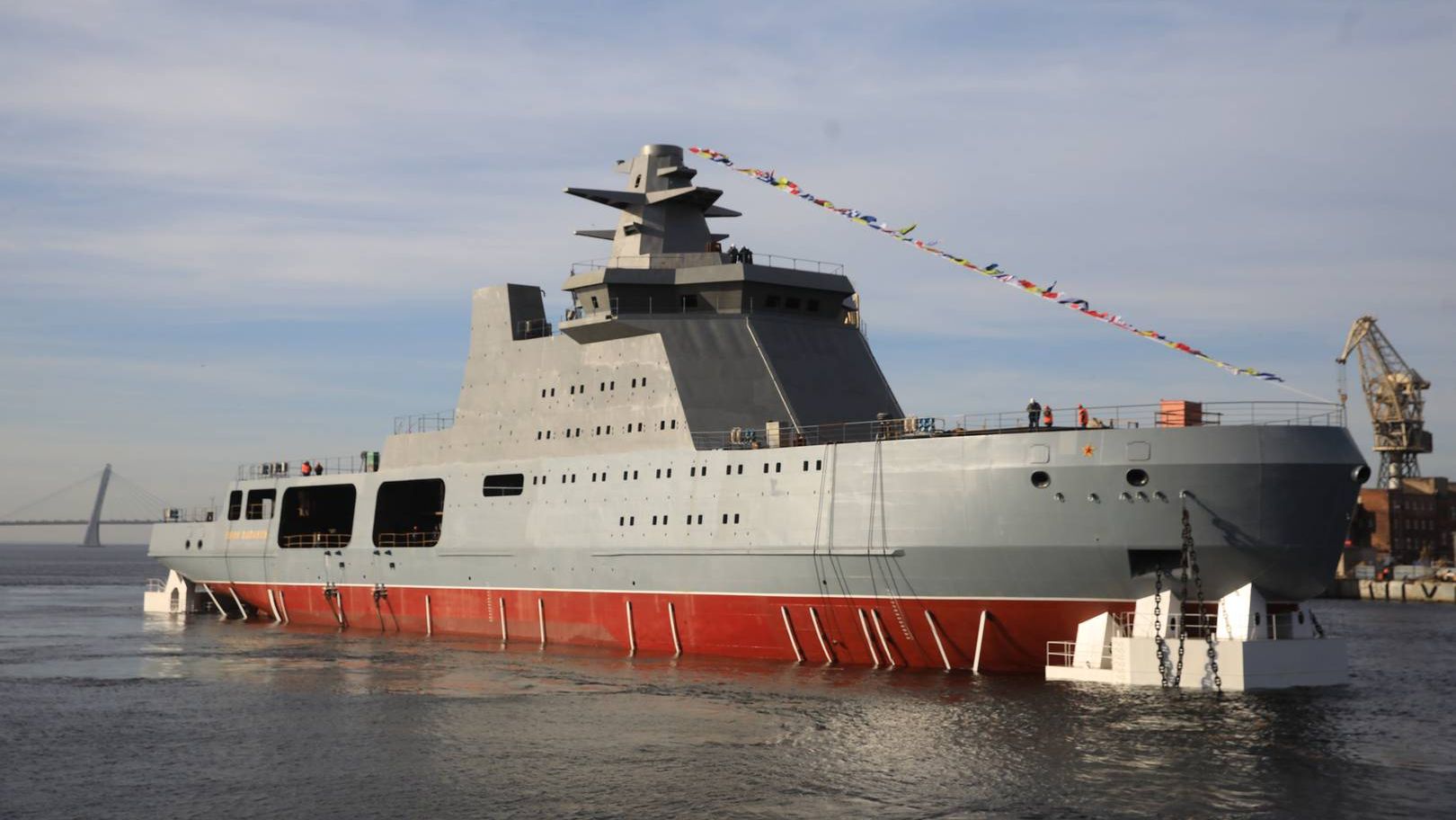 Спуск на воду патрульного корабля ледового класса «Иван Папанин»