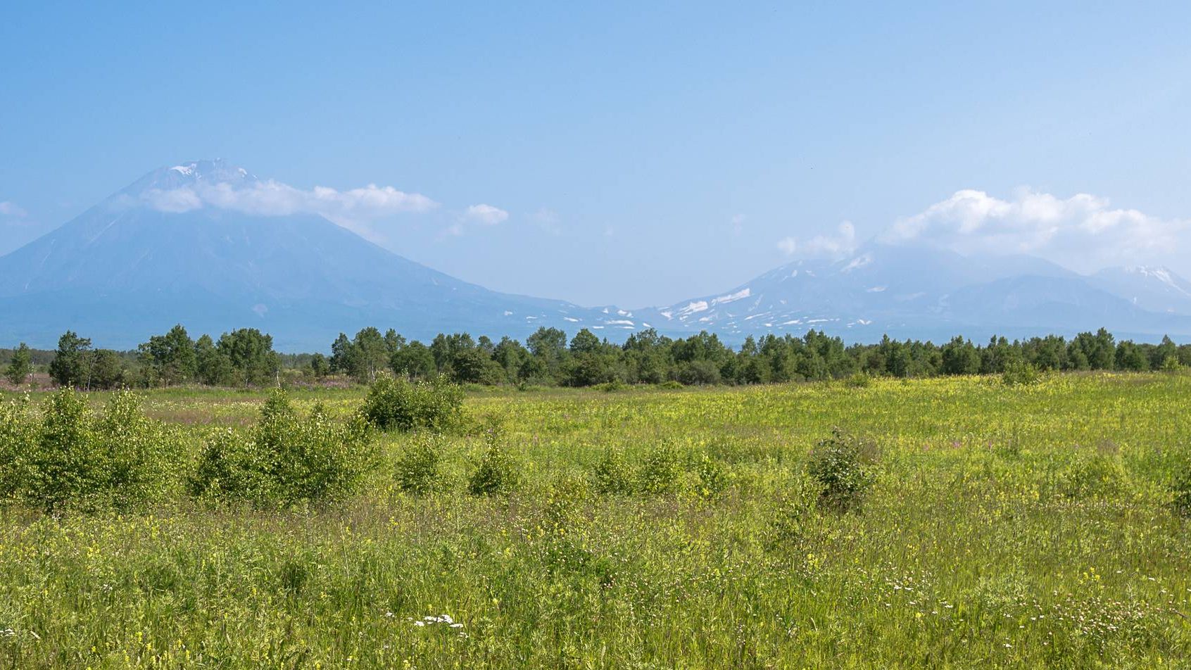 Корякский и Авачинский вулканы, Камчатка, Россия.