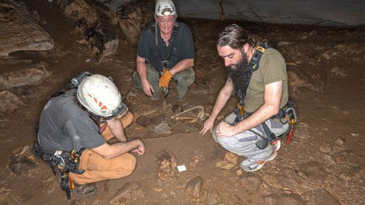 Найденные захоронения в пещере Ирунгу