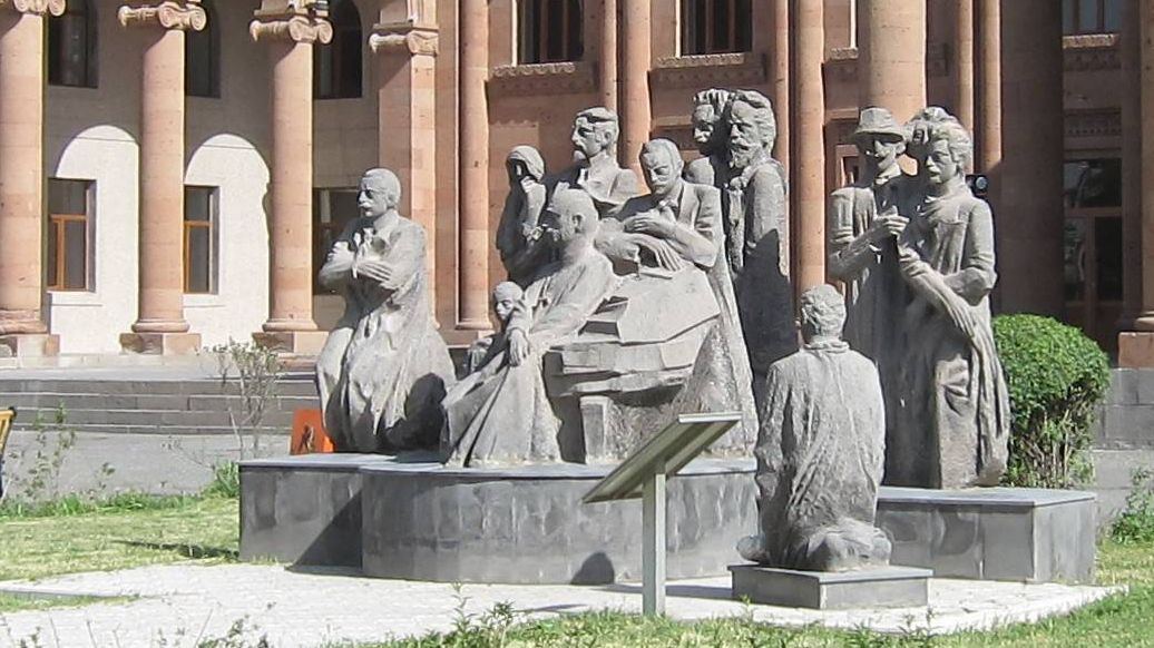 Скульптурная группа, посвящённая геноциду армян. Эчмиадзин. Армения.