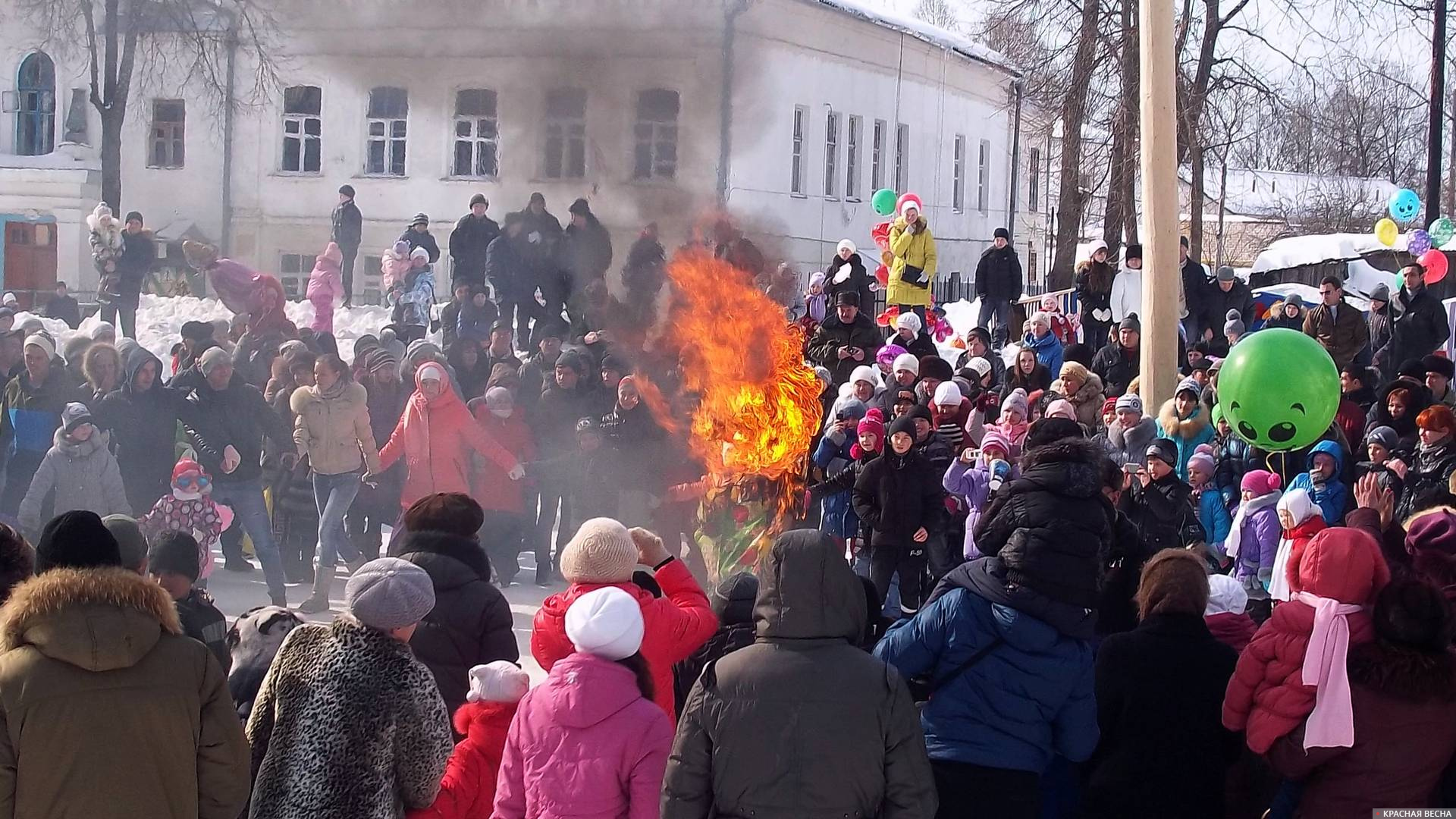 В Липецкой области на Масленицу сожгли чучело игрушки «Хагги Вагги» | ИА  Красная Весна