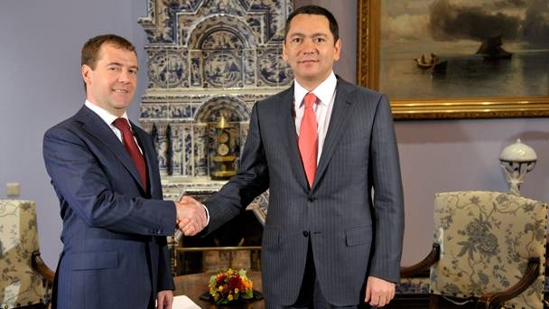 Председатель Правительства Российской Федерации Д. А. Медведев и Премьер-министр Киргизии О. Т. Бабанов