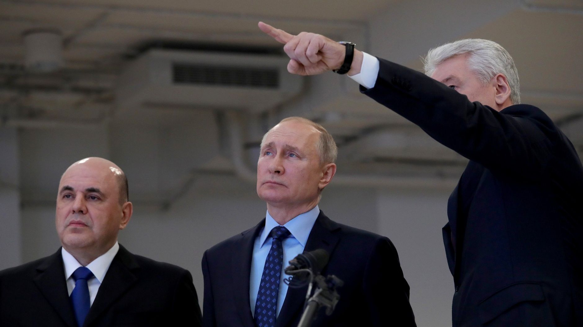 Владимир Путин с председателем Правительства Михаилом Мишустиным и мэром Москвы Сергеем Собяниным