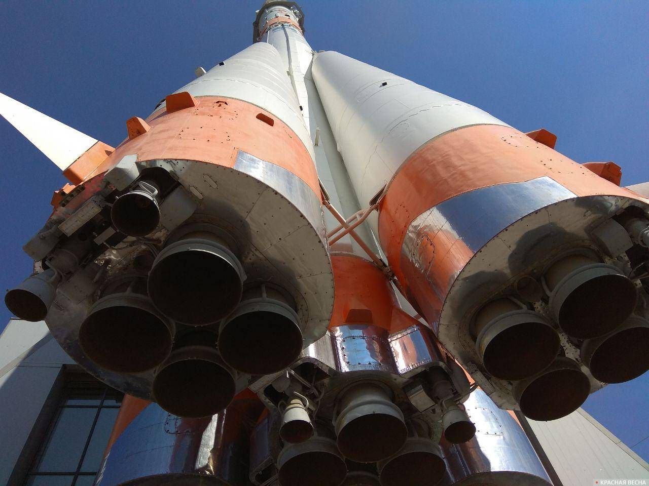 Самара. Памятник Ракета-носитель Союз