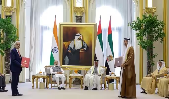 Премьер-министр Индии Нарендра Моди и президент ОАЭ Мухаммед бен Заид Аль Нахайян. Абу-Даби, 15 июля 2023 года
