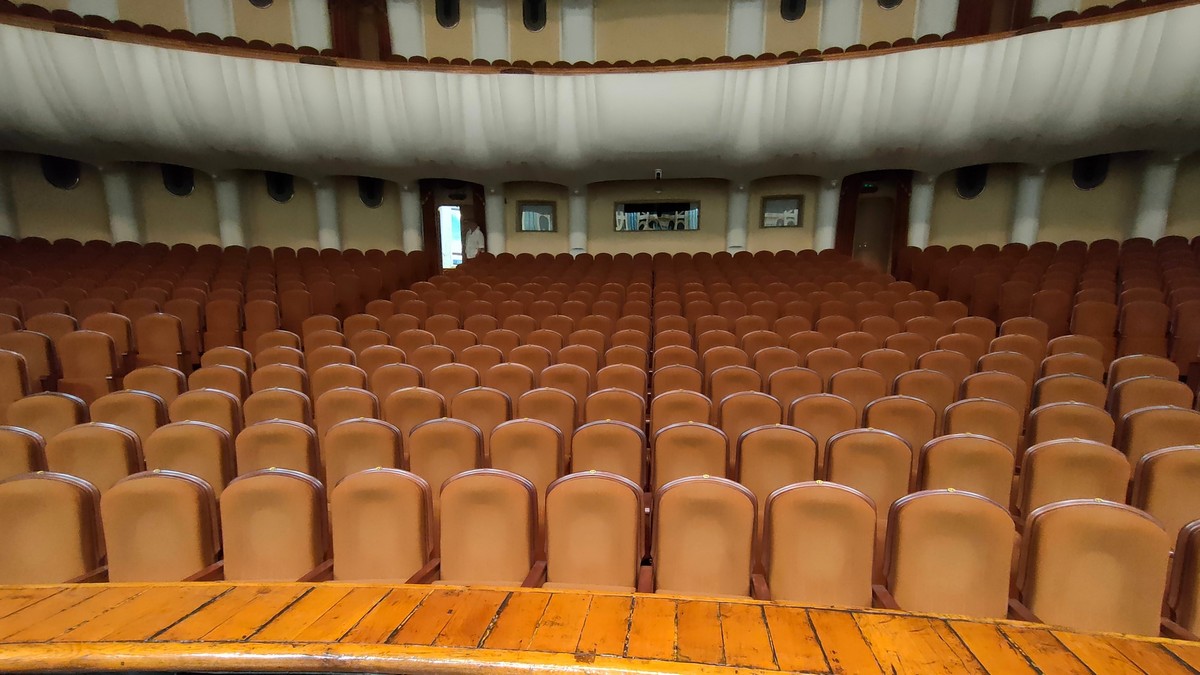 Пустой концертный зал