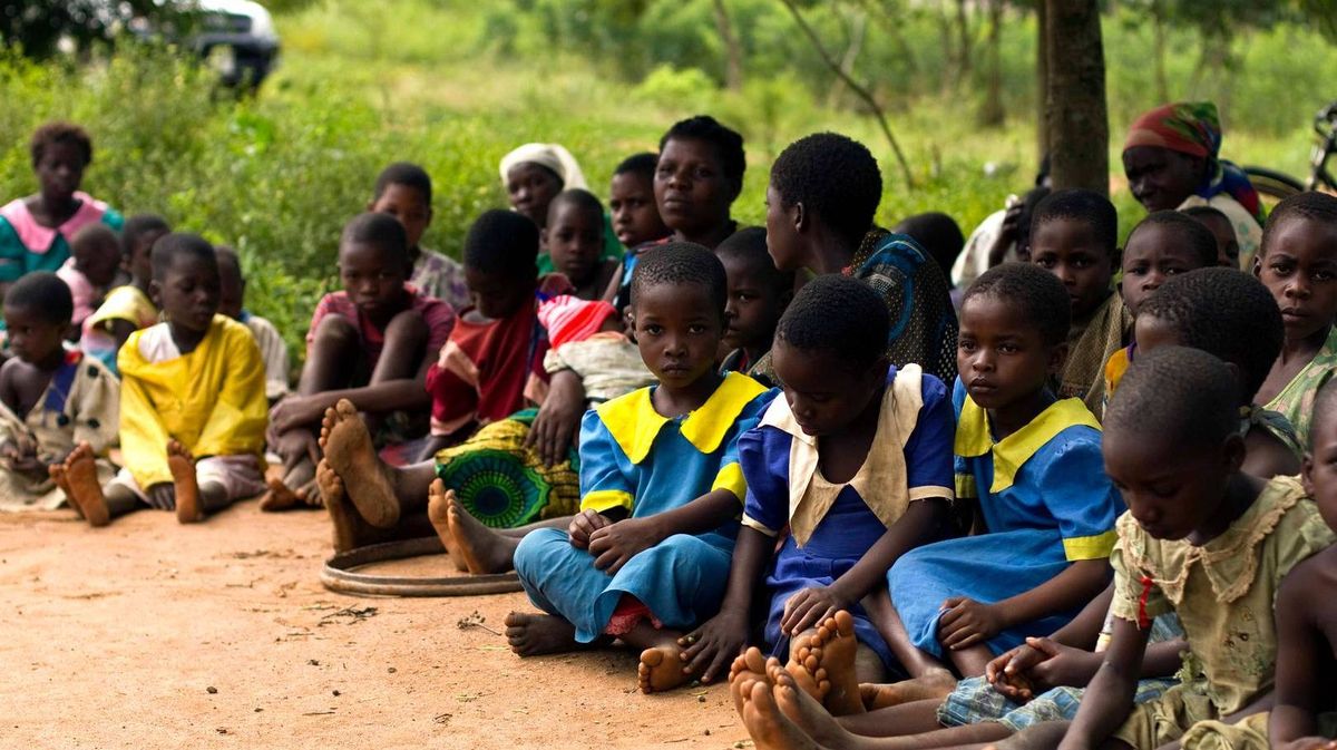 Школьники в Малави