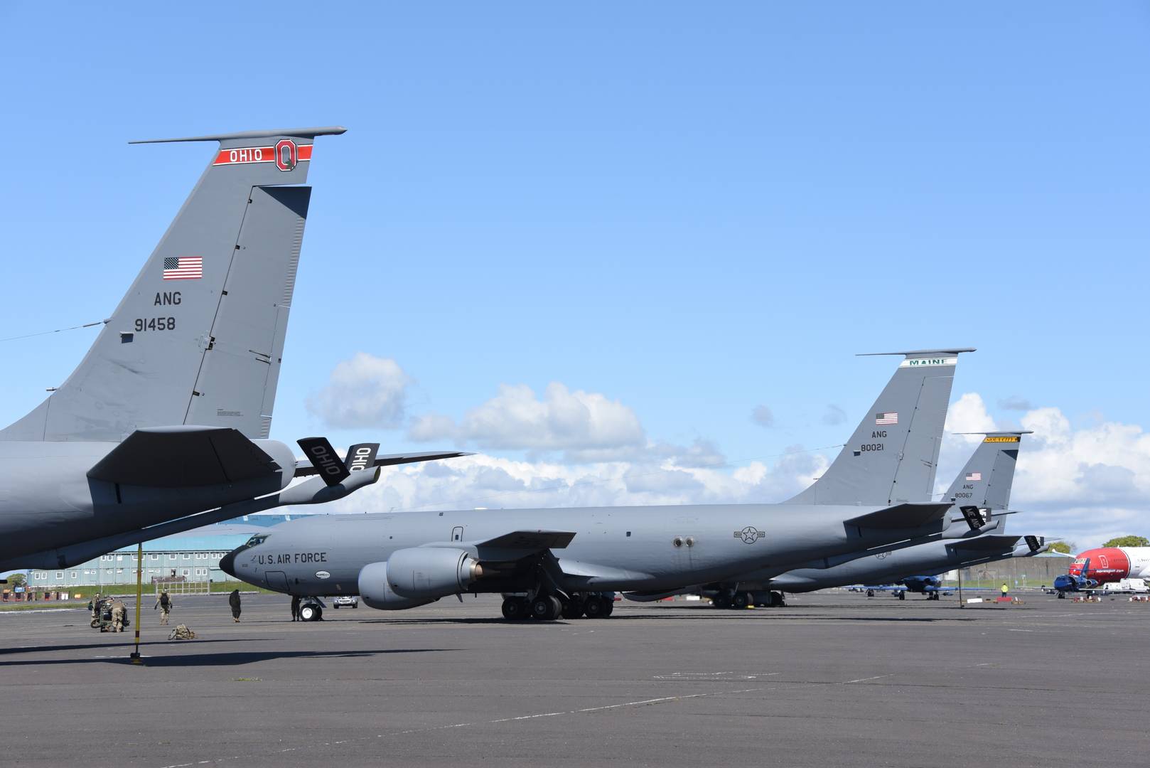 Хвосты самолетов-заправщиков ВВС США KC-135