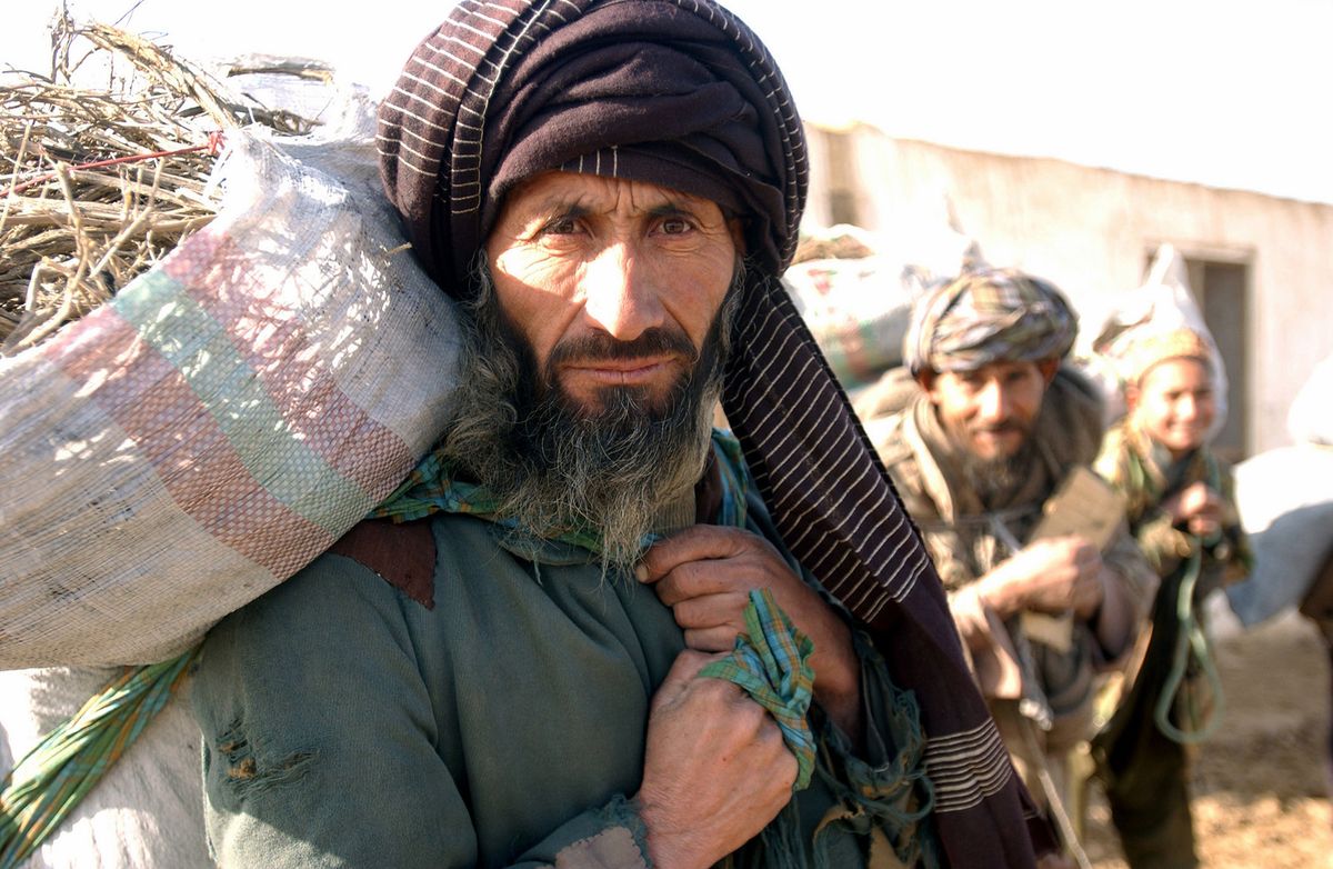 Афганцы в лагере для внутренне перемещенных лиц