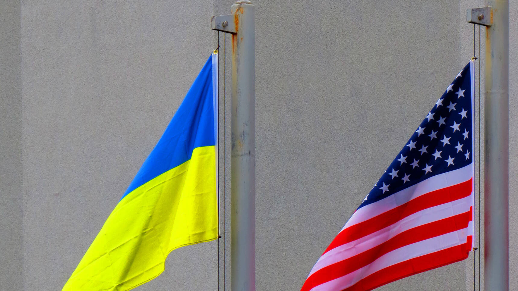 Флаги Украины и США