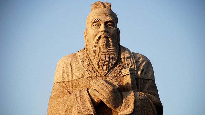 Статуя Конфуция в провинции Хунань, Китай 