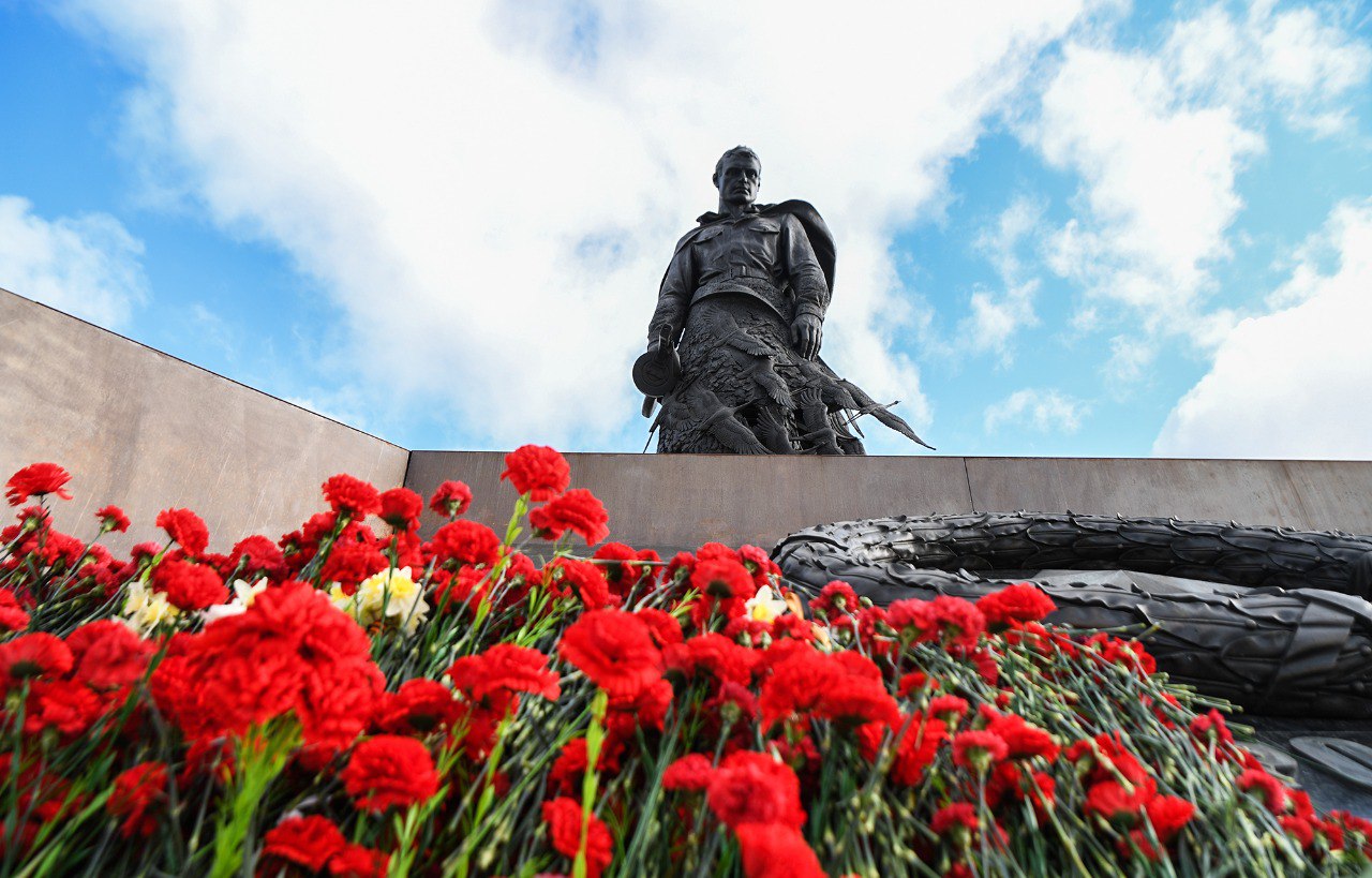 Памятник воинам во ржеве фото