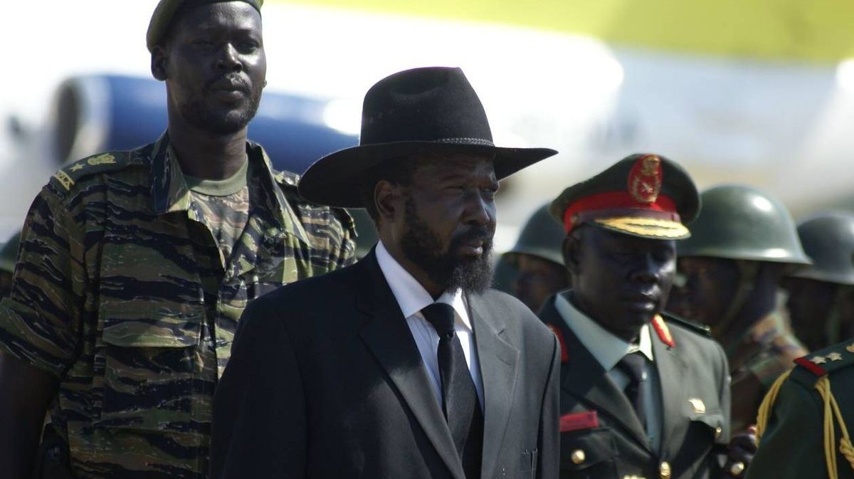 Президент Южного Судана Сальва Киир (в центре)