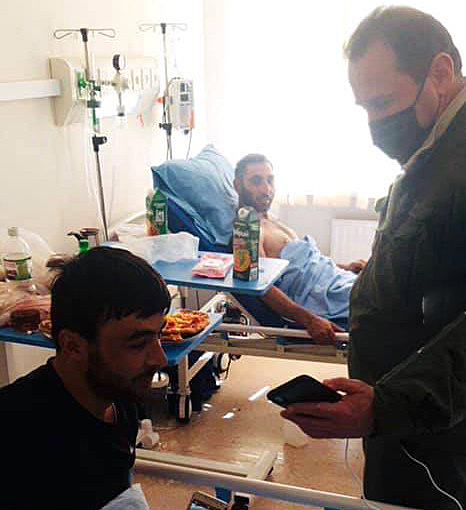 Министр обороны РА Давид Тоноян посетил раненых военнослужащих