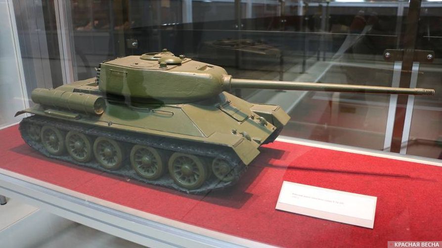Макет танка Т-34-100. Музей Бронетанковой техники Уралвагонзавода