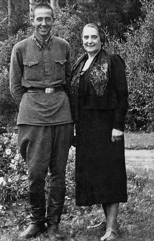 Рубен и Долорес Ибаррури. 1941