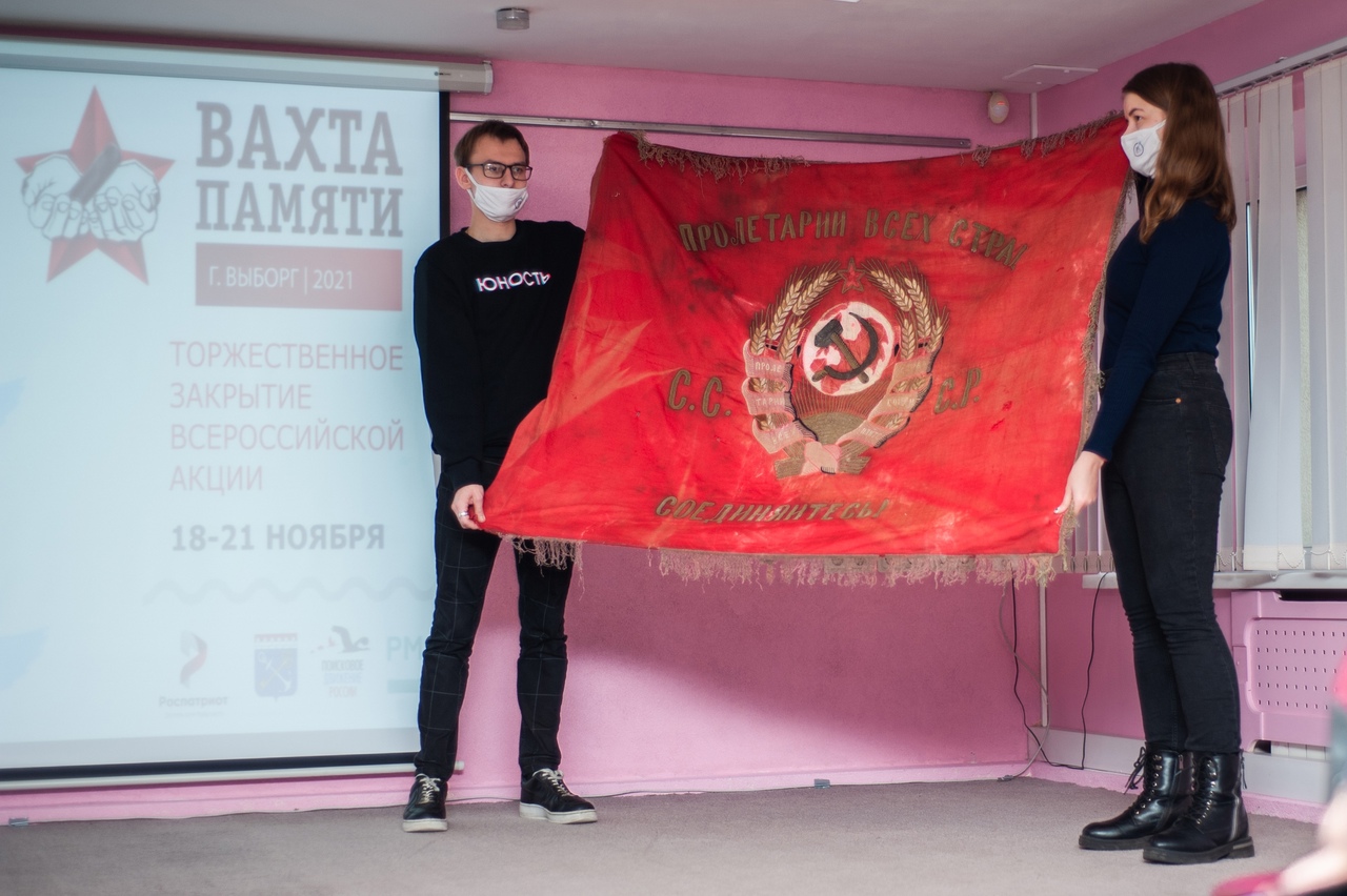Уникальное знамя передано в музей-заповедник «Прорыв Блокады Ленинграда»