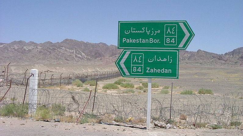 Дорожный знак между границами Ирана и Пакистана