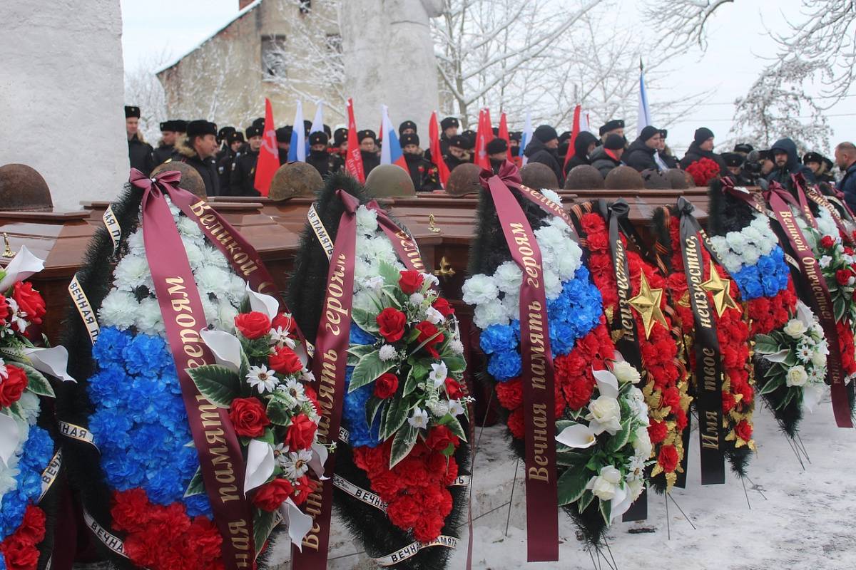 Церемония перезахоронения советских воинов, погибших в Великую Отечественную войну. Поселок Корнево Багратионовского округа (Калининградская область)