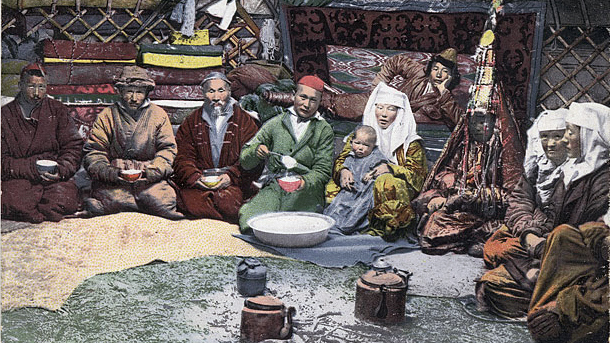 Сергей Борисов. Казахская семья в юрте. 1911-14