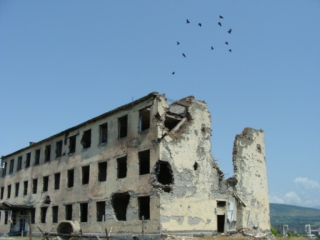 Разрушенная казарма российских миротворцев в Южной Осетии [Министерство иностранных дел Республики Южная Осетия]