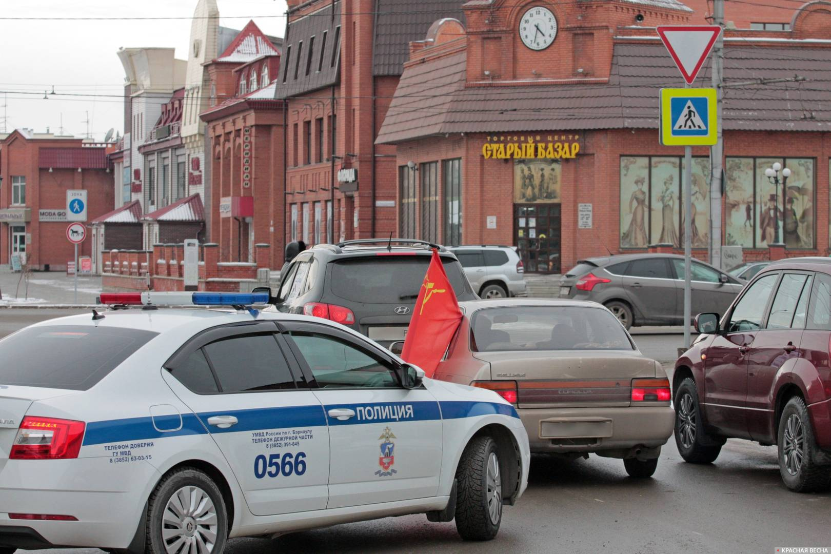 Автопробег против дистанционного обучения в Барнауле