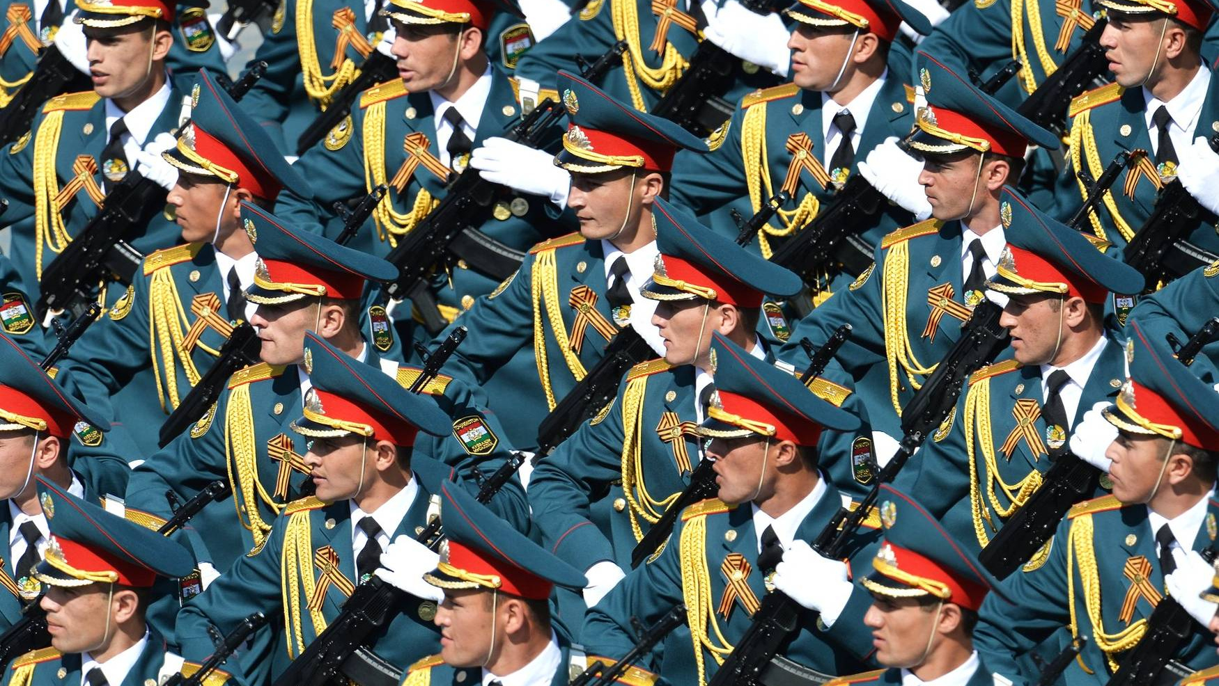 Военнослужащие Таджикистана на параде 9 мая 2015 г.