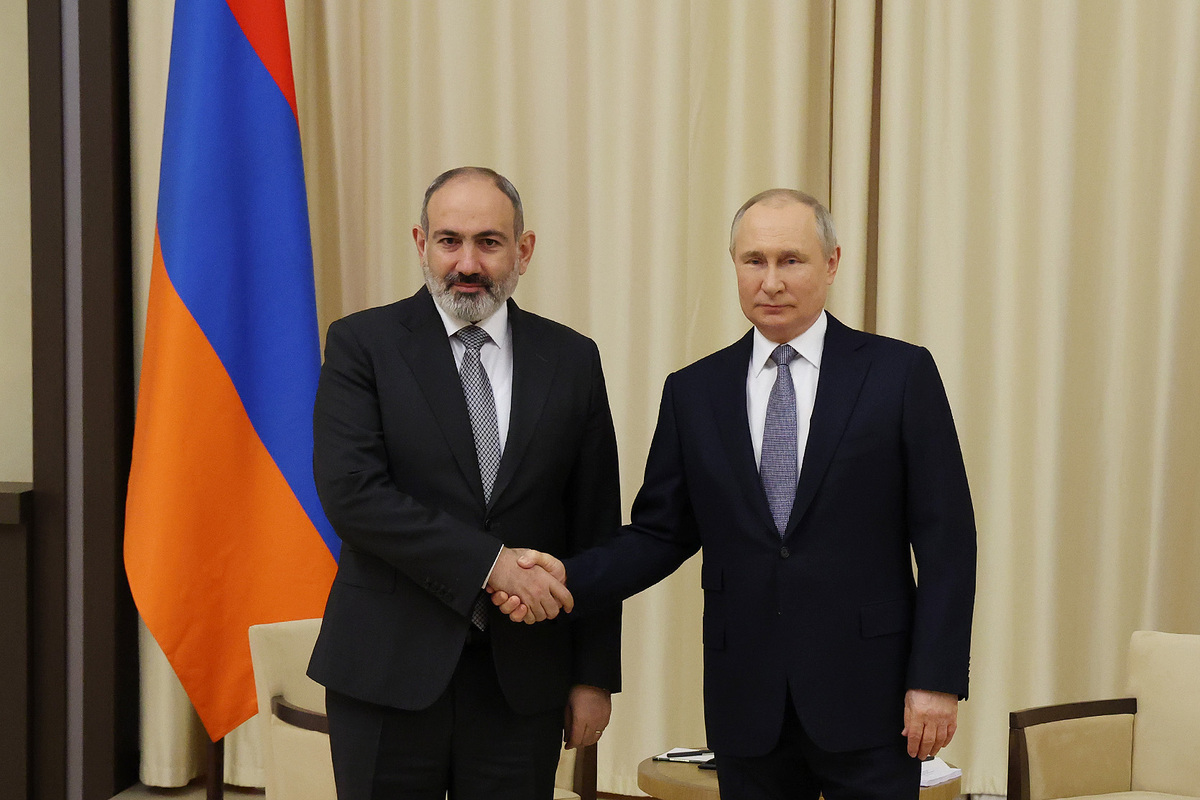 Встреча премьер-министра Армении и президента России Владимира Путина 19 апреля 2022 года в Москве