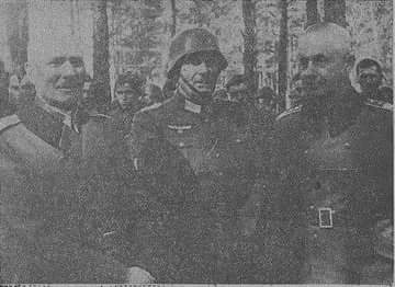 Петр Дяченко (в центре)
