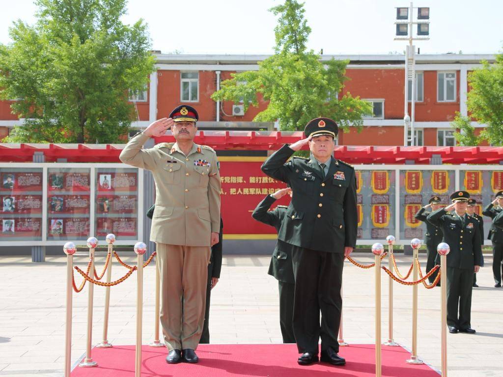 Встреча командующих армиями Пакистана и Китая 26 апреля