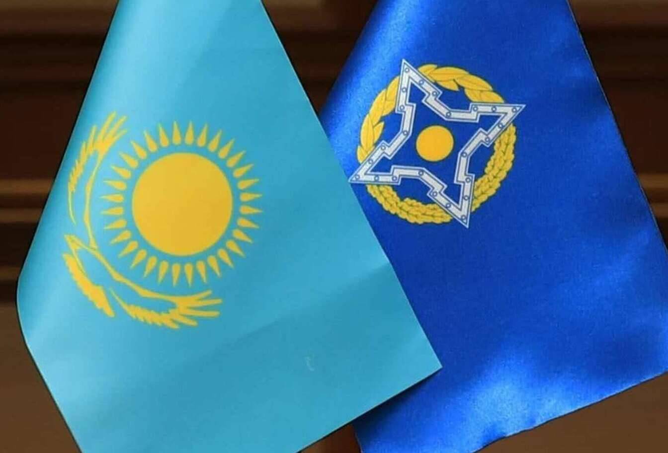 Флаги Казахстана и ОДКБ