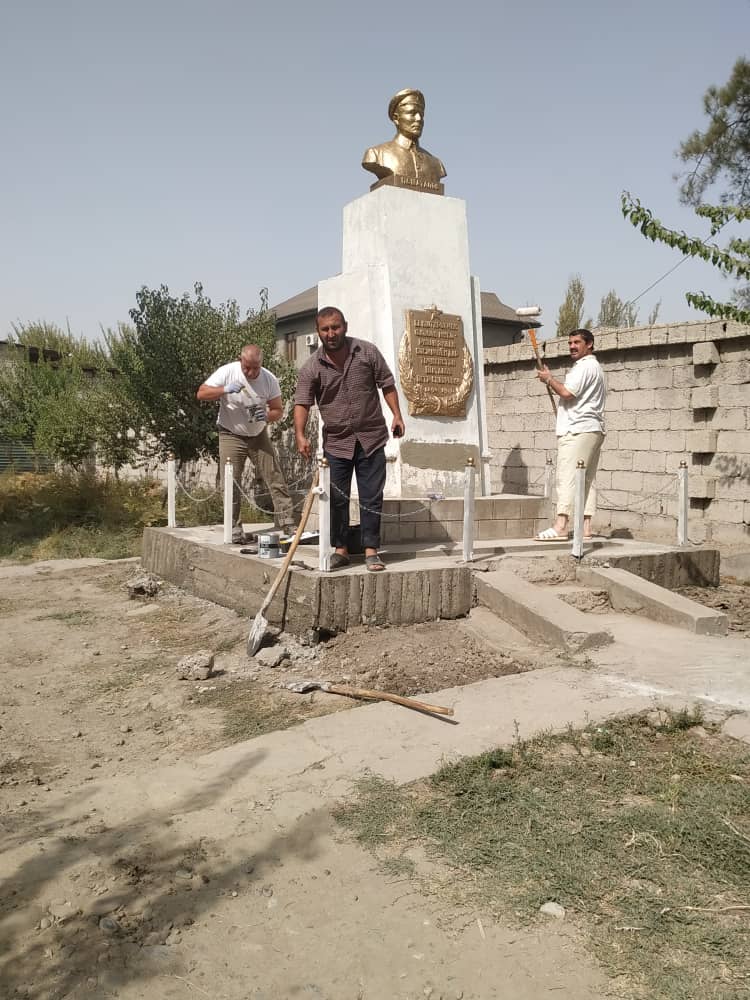 Памятник Петру Сидоровичу Шаталову, чекисту, погибшему в 1931 году в Таджикистане от рук басмачей 