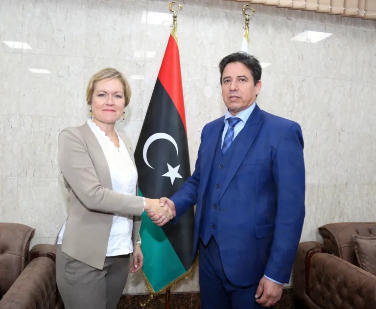 Встреча посла Великобритании в Ливии Кэролайн Херндалл и председателя комитета по иностранным делам Палаты представителей Ливии Юссефа Аль-Акури
